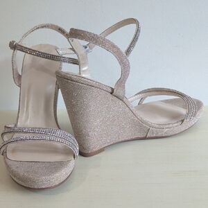 David's Bridal Wedge Heel Metallic Glitter Sandals Size 9